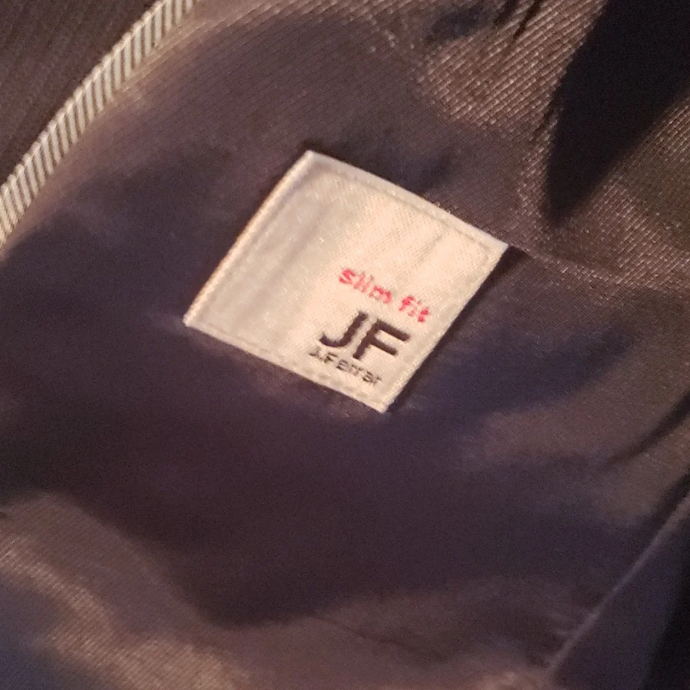 Mens dark blue suit - Picture 2 of 3